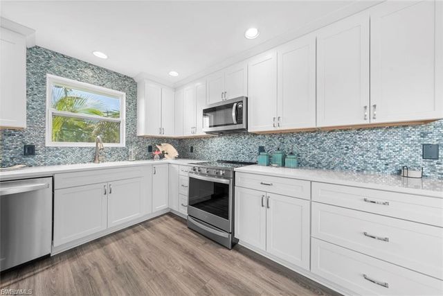 6093 Henderson RD, Sanibel, FL 33957