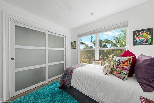 6093 Henderson RD, Sanibel, FL 33957