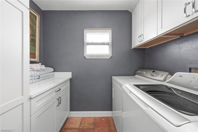 6093 Henderson RD, Sanibel, FL 33957