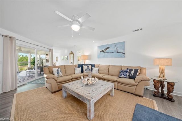 6093 Henderson RD, Sanibel, FL 33957