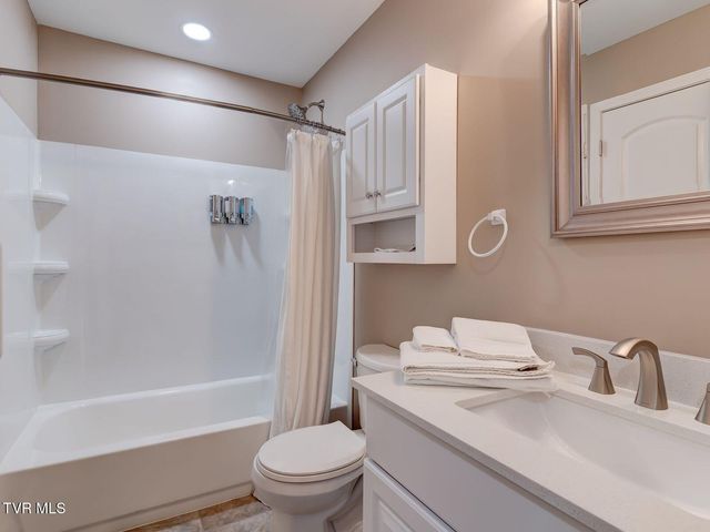 3001 Mayfield Drive, Johnson City, TN 37604