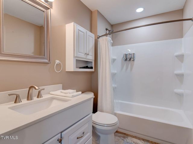 3001 Mayfield Drive, Johnson City, TN 37604