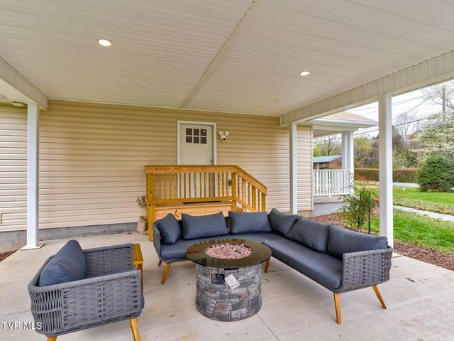 3001 Mayfield Drive, Johnson City, TN 37604