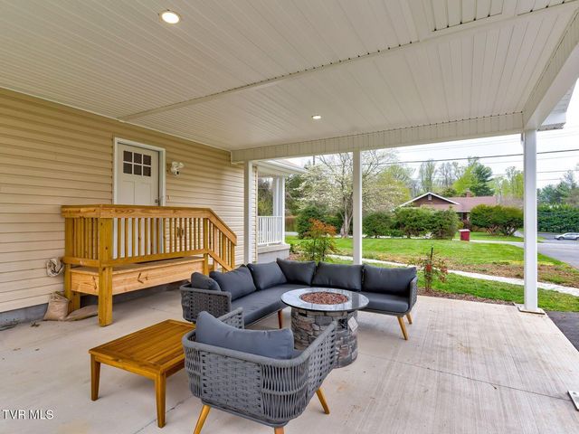 3001 Mayfield Drive, Johnson City, TN 37604