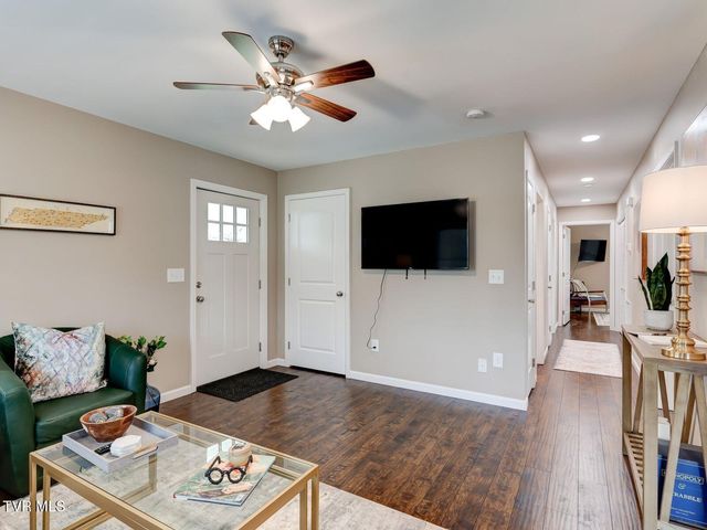 3001 Mayfield Drive, Johnson City, TN 37604