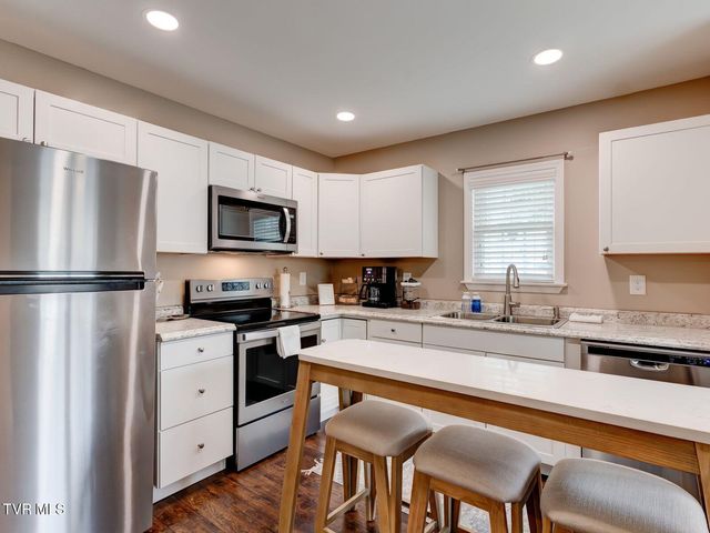 3001 Mayfield Drive, Johnson City, TN 37604