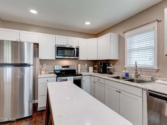 3001 Mayfield Drive, Johnson City, TN 37604