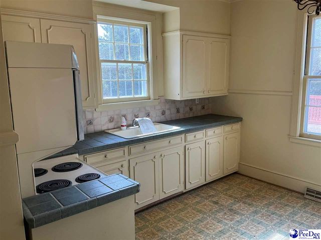 609 E Main St., Lake City, SC 29560