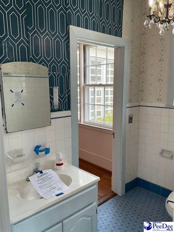 609 E Main St., Lake City, SC 29560