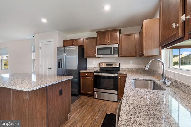 16 OPULENT CT, Hedgesville, WV 25427