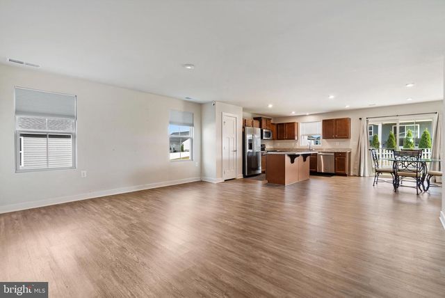 16 OPULENT CT, Hedgesville, WV 25427
