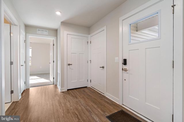 16 OPULENT CT, Hedgesville, WV 25427