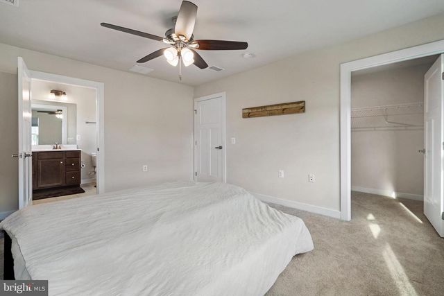 16 OPULENT CT, Hedgesville, WV 25427