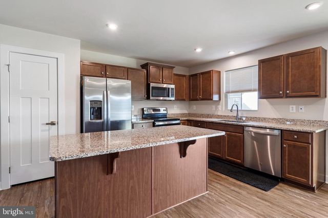 16 OPULENT CT, Hedgesville, WV 25427