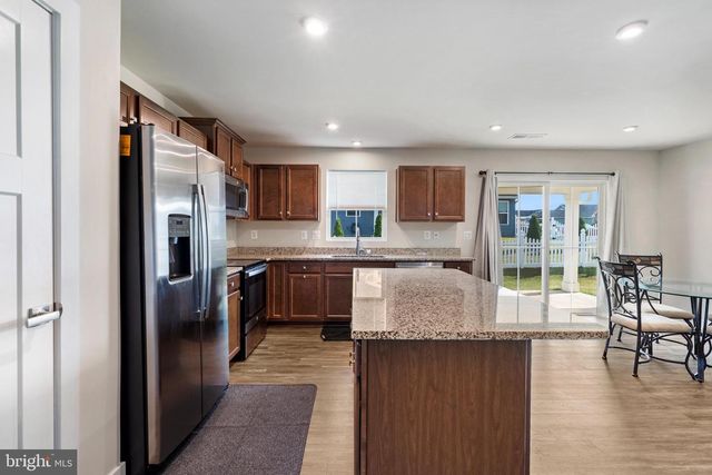 16 OPULENT CT, Hedgesville, WV 25427