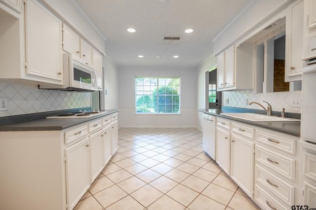 902 Joel Drive, Tyler, TX 75703