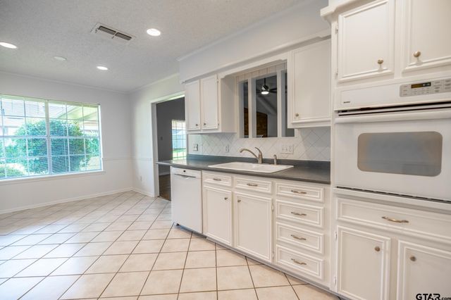 902 Joel Drive, Tyler, TX 75703