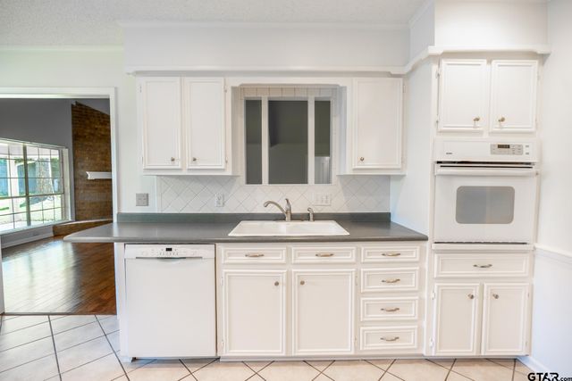902 Joel Drive, Tyler, TX 75703