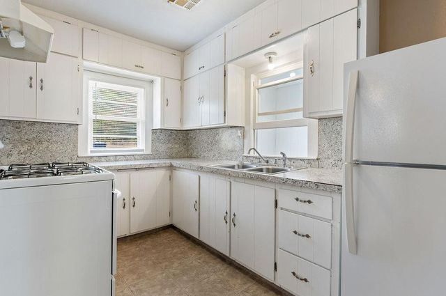 1229 N Center Avenue, Shawnee, OK 74801