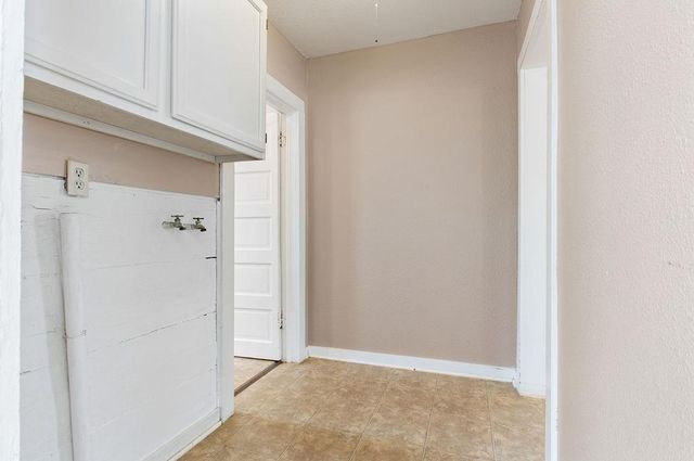 1229 N Center Avenue, Shawnee, OK 74801