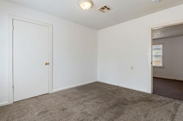 1229 N Center Avenue, Shawnee, OK 74801