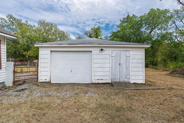 1229 N Center Avenue, Shawnee, OK 74801