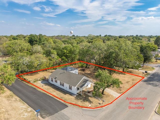 1229 N Center Avenue, Shawnee, OK 74801