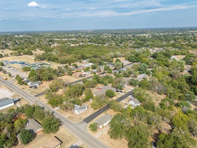 1229 N Center Avenue, Shawnee, OK 74801