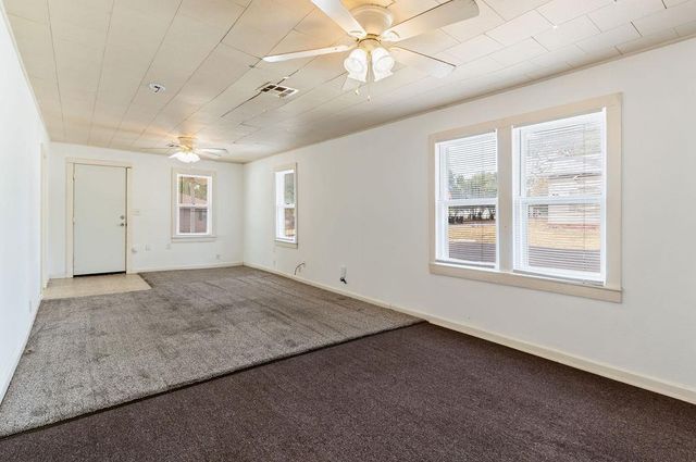 1229 N Center Avenue, Shawnee, OK 74801