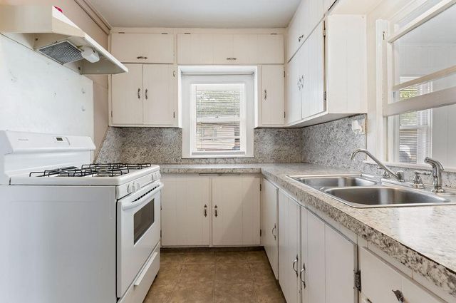 1229 N Center Avenue, Shawnee, OK 74801