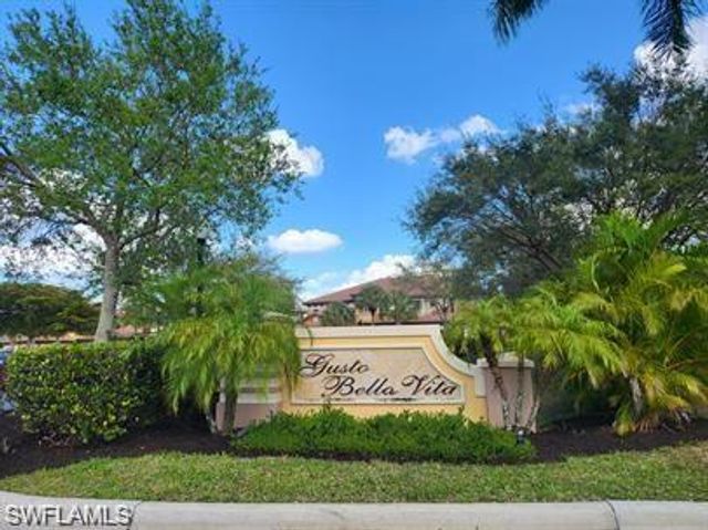 1256 Carpazi CT 502, Naples, FL 34105