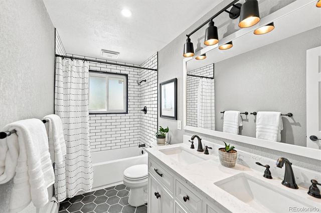 1186 E Davies Court, Centennial, CO 80122