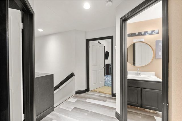 813 Sugar Pine Dr, Lathrop, CA 95330