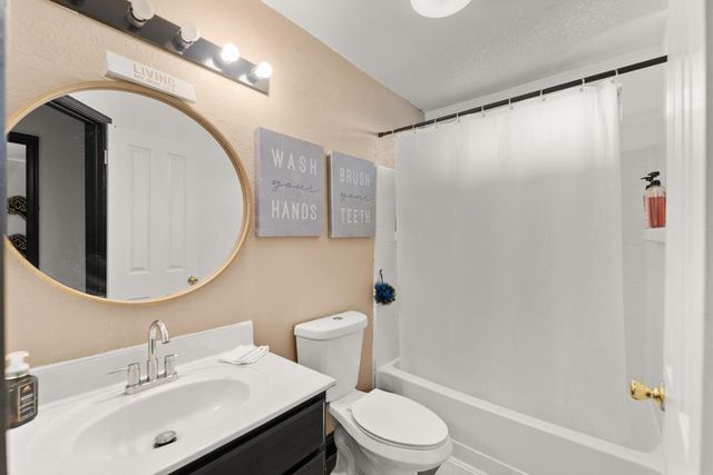 813 Sugar Pine Dr, Lathrop, CA 95330