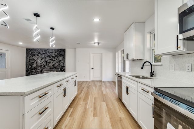 605 Ray Andra Drive, Desoto, TX 75115