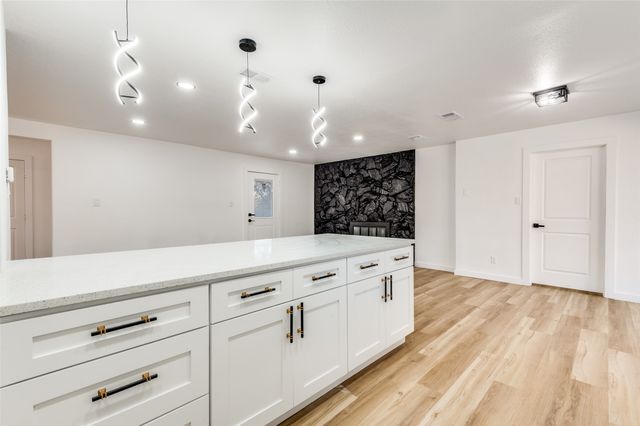 605 Ray Andra Drive, Desoto, TX 75115