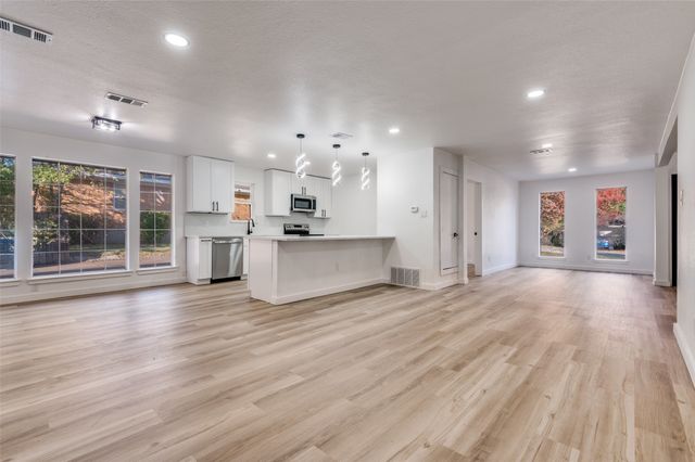 605 Ray Andra Drive, Desoto, TX 75115