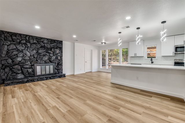 605 Ray Andra Drive, Desoto, TX 75115