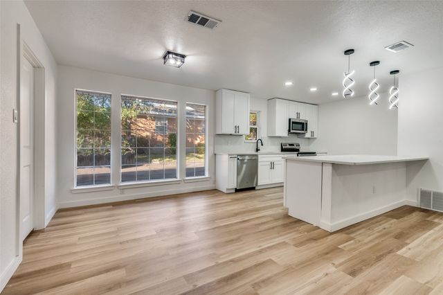 605 Ray Andra Drive, Desoto, TX 75115