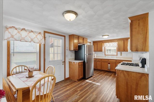 222 4TH Street, Colona, IL 61241