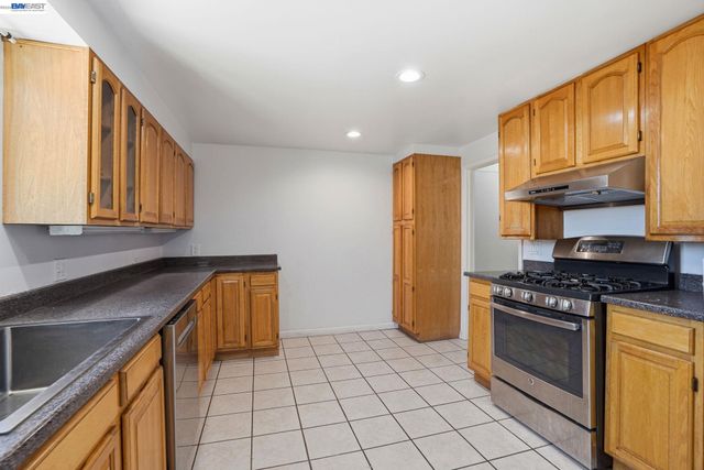 2102 Overhill Rd, Concord, CA 94520