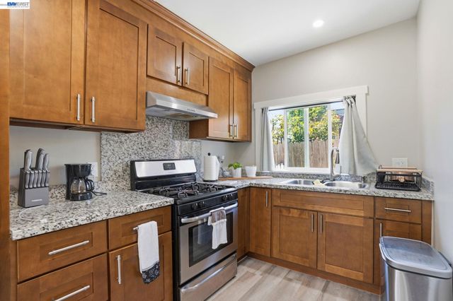 2102 Overhill Rd, Concord, CA 94520