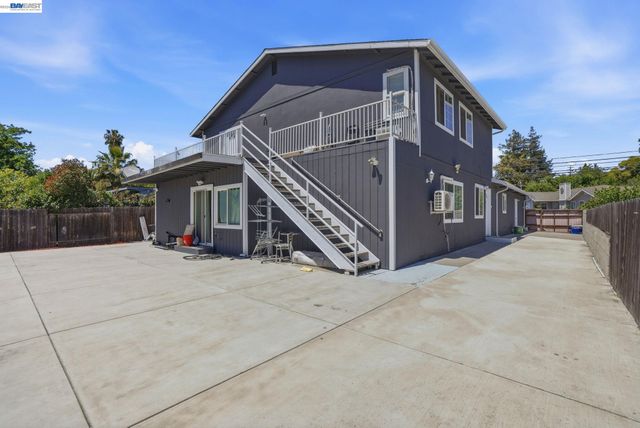 2102 Overhill Rd, Concord, CA 94520