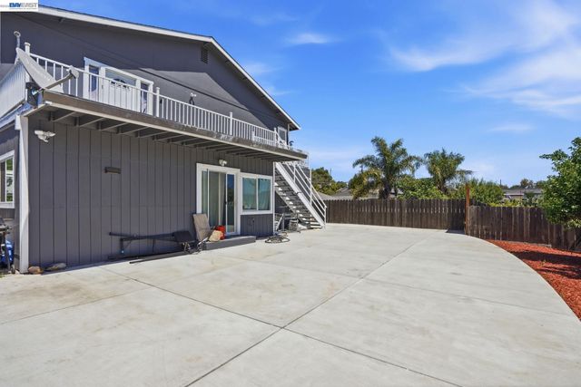2102 Overhill Rd, Concord, CA 94520
