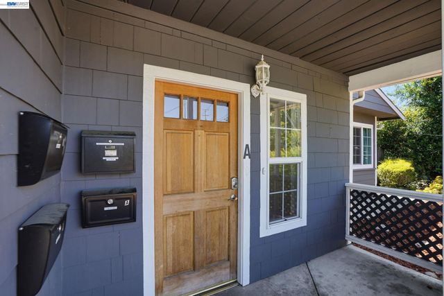 2102 Overhill Rd, Concord, CA 94520