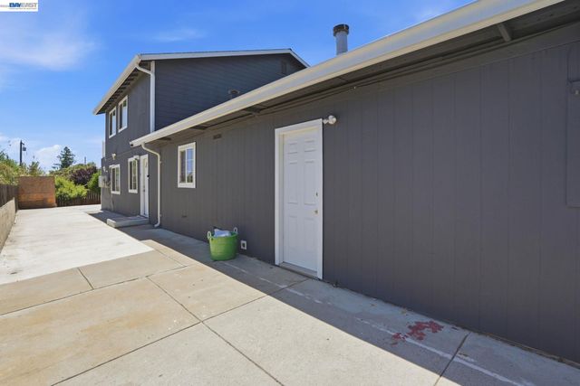 2102 Overhill Rd, Concord, CA 94520