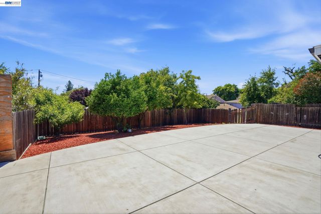 2102 Overhill Rd, Concord, CA 94520