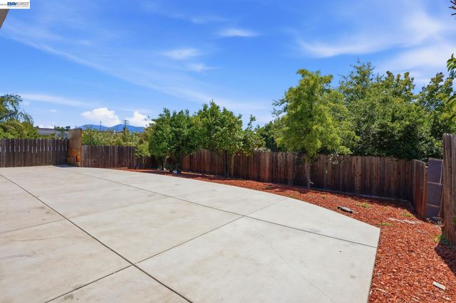 2102 Overhill Rd, Concord, CA 94520