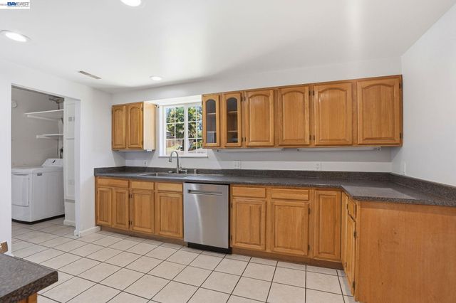 2102 Overhill Rd, Concord, CA 94520