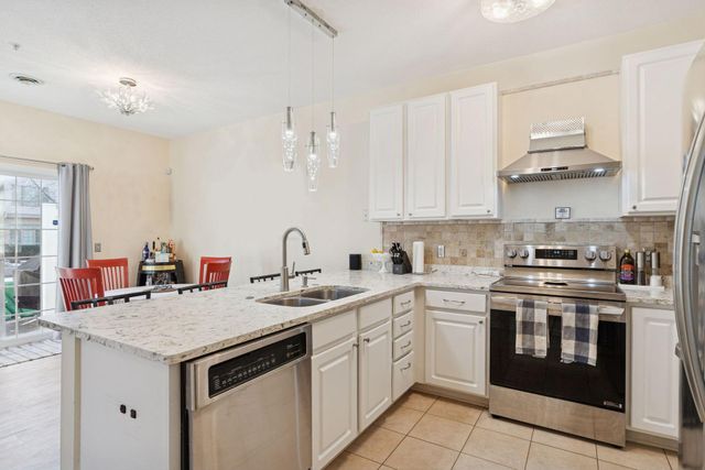 626 Willoughby Way W, Hopkins, MN 55305